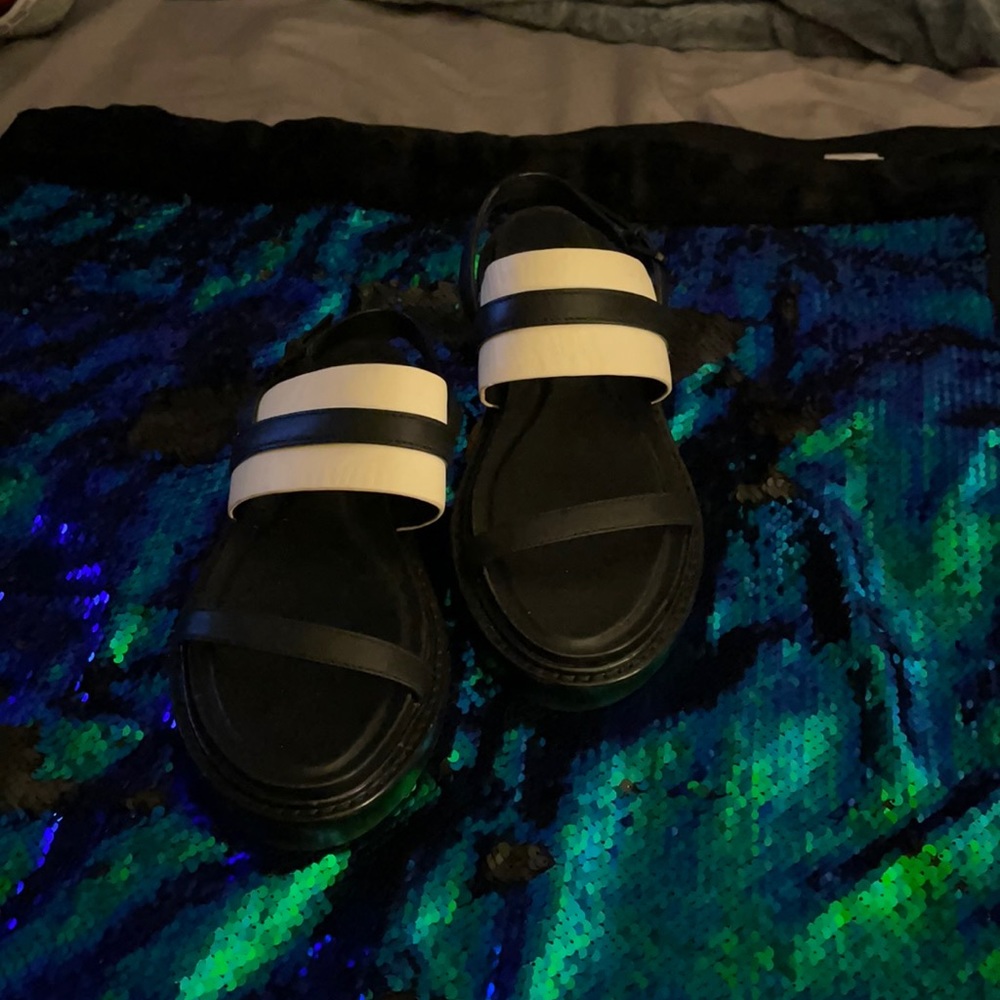 DKNY Wedge Sandals Blk/white 8.5 - New